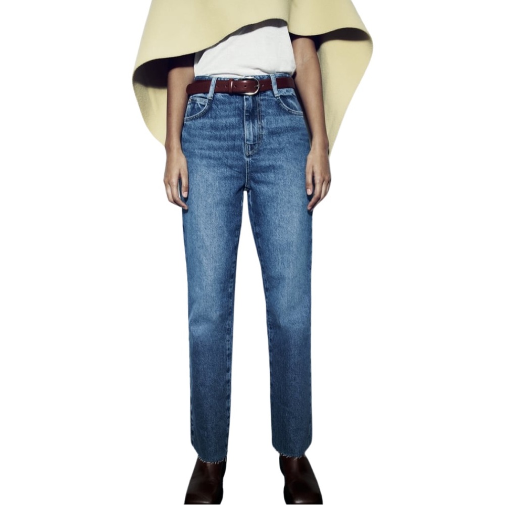 Zara HIGH RISE STRAIGHT LEG JEANS Size 6 in Medium Wash